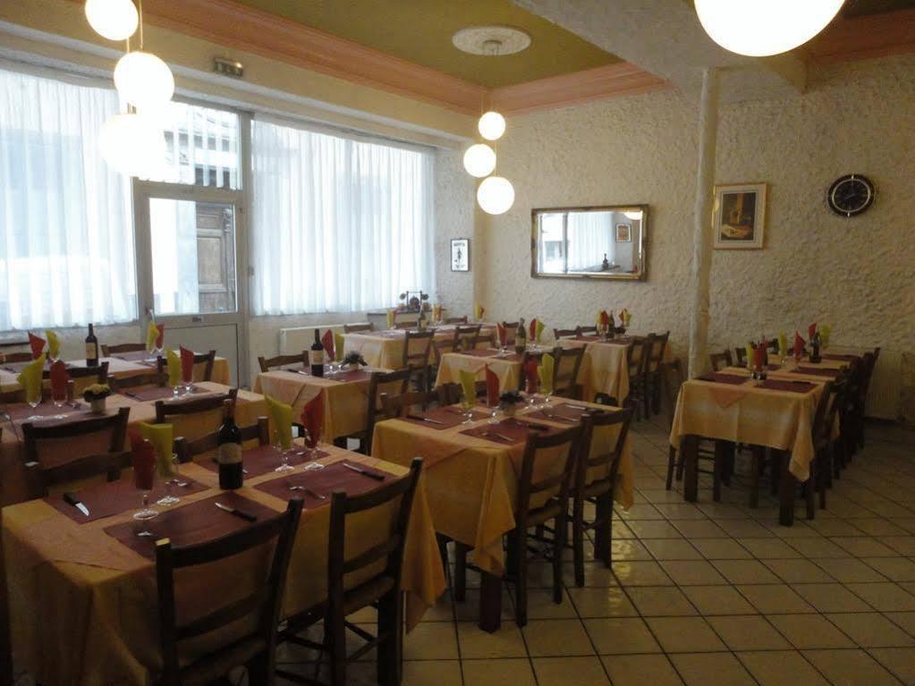 Hotel-Restaurant Le Saint Christophe Lourdes Exteriör bild