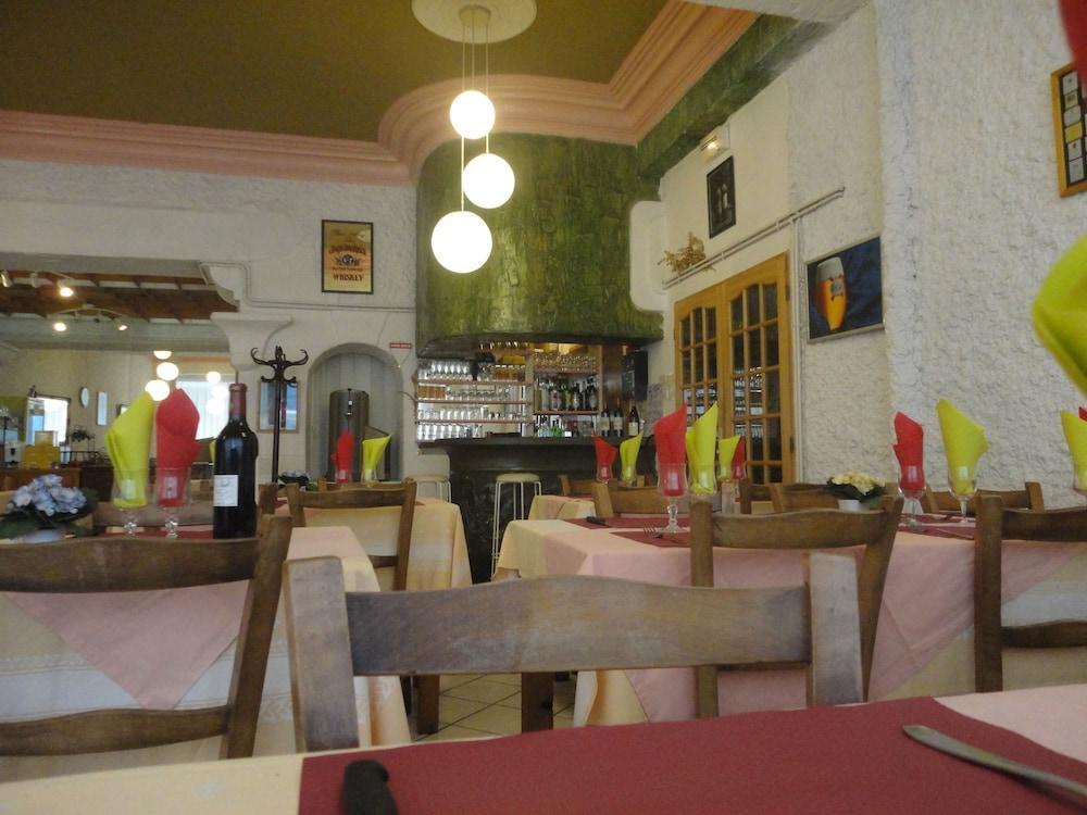 Hotel-Restaurant Le Saint Christophe Lourdes Exteriör bild