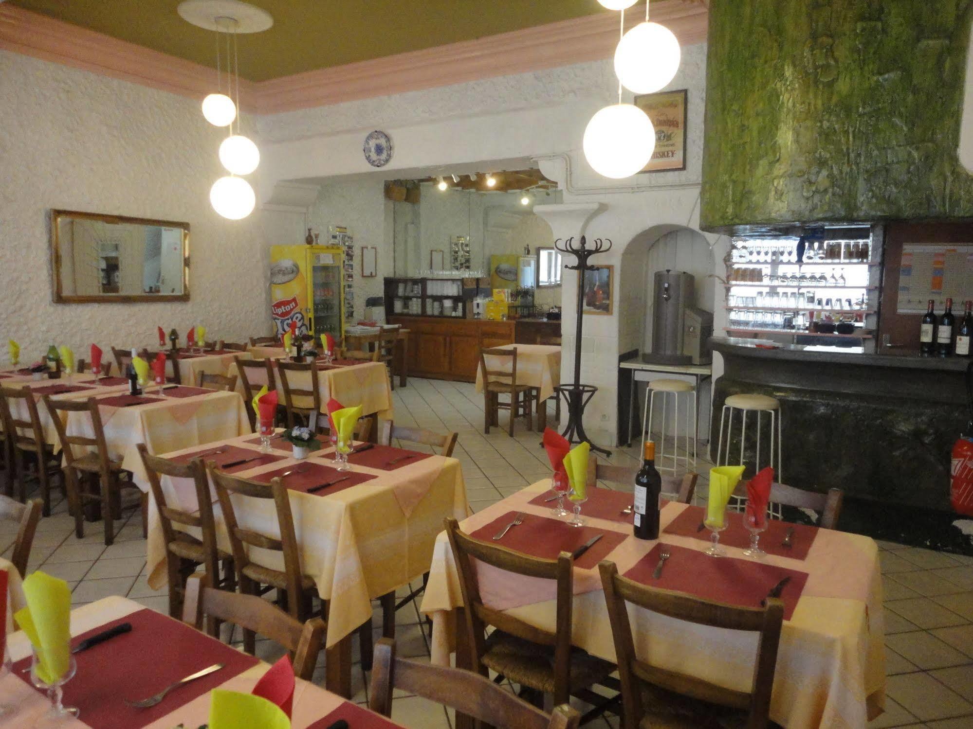 Hotel-Restaurant Le Saint Christophe Lourdes Exteriör bild